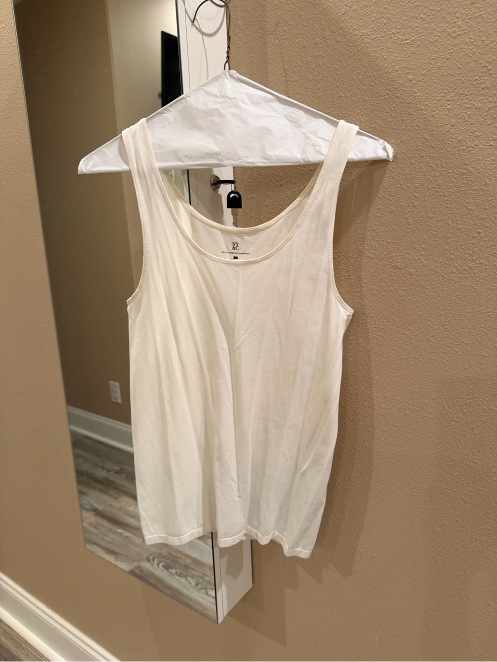 New York & Company White Scoop Neck Tank Top
